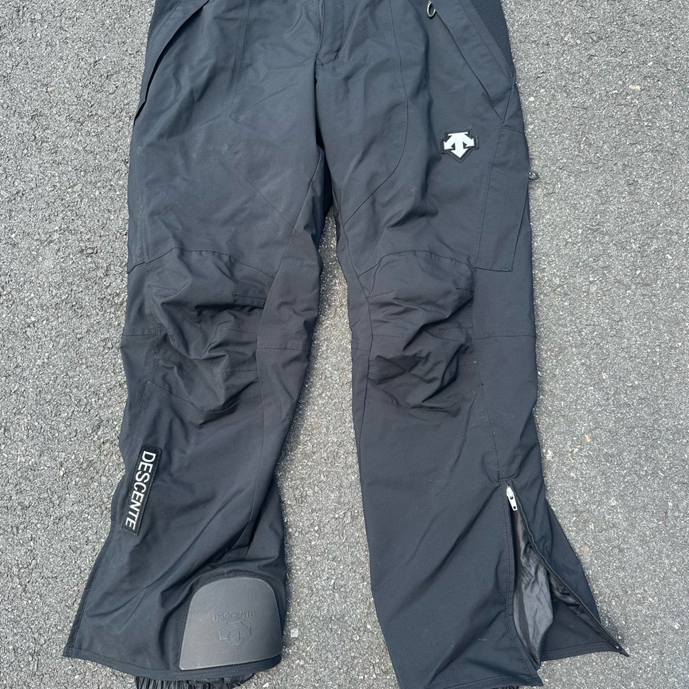 Descente Men's Dark Cargo Pants
